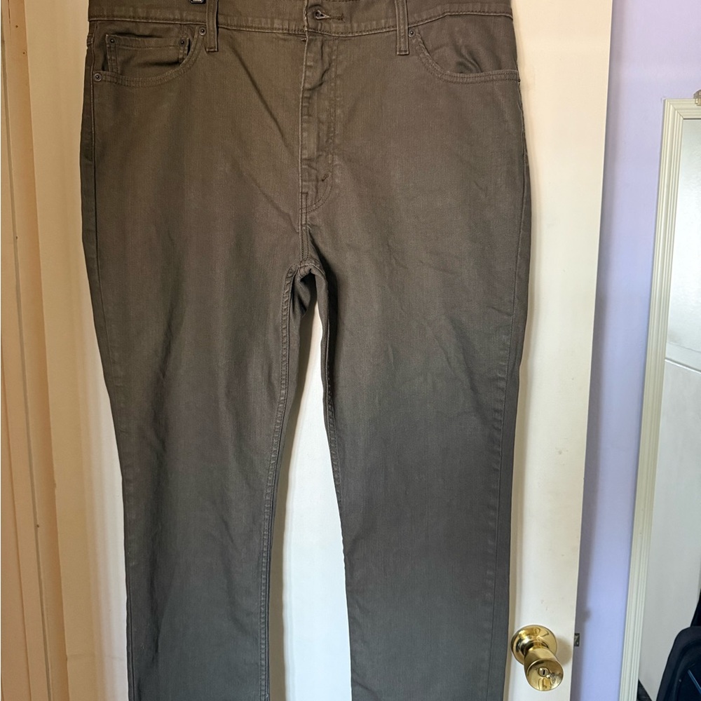 Levi's Men's Taupe Straight Jeans